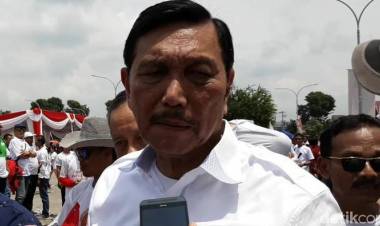 Luhut Sebut bakal Ada Sertifikasi Rumah Nelayan di Atas Laut